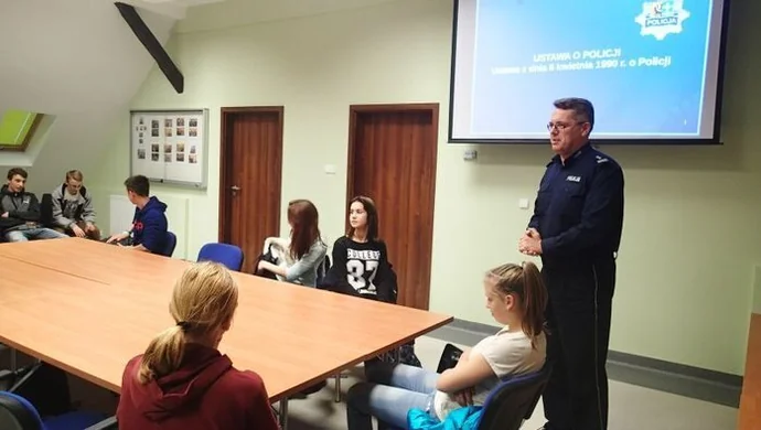 Komendant zainicjował zajęcia z klasą bezpieczeństwa publicznego