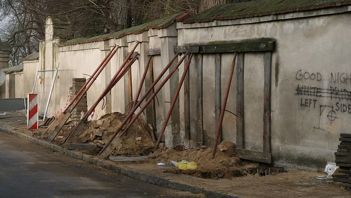 Renowacja muru przy lapidarium otrzymała dofinansowanie