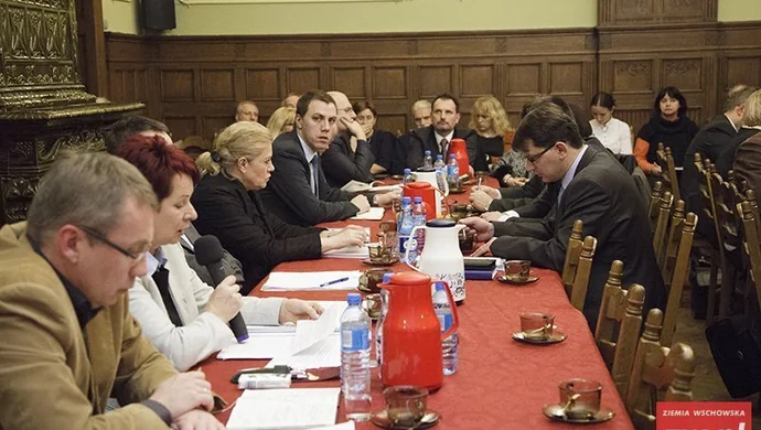 Szukają oszczędności, budżet do ponownej analizy