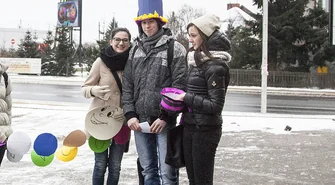 Młodzież ze Staszica zapraszała na 100drogę