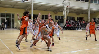 W przerwie zagrają turniej