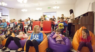 Owocowy piknik w bibliotece