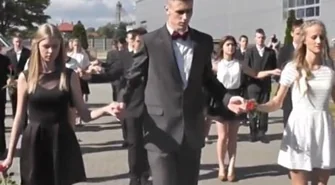 Zatańczyli poloneza w Gimnazjum nr 1