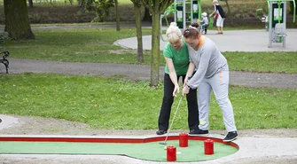 RODZINNY TURNIEJ W MINIGOLFA