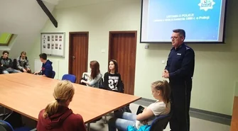 Komendant zainicjował zajęcia z klasą bezpieczeństwa publicznego