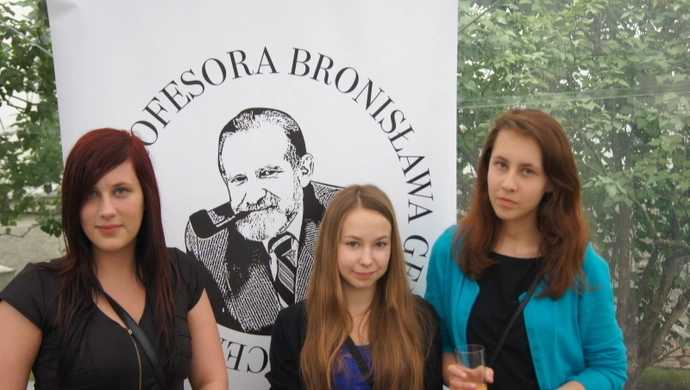 Zan: Kolejni  pierwszoklasiści stypendystami Fundacji Geremka