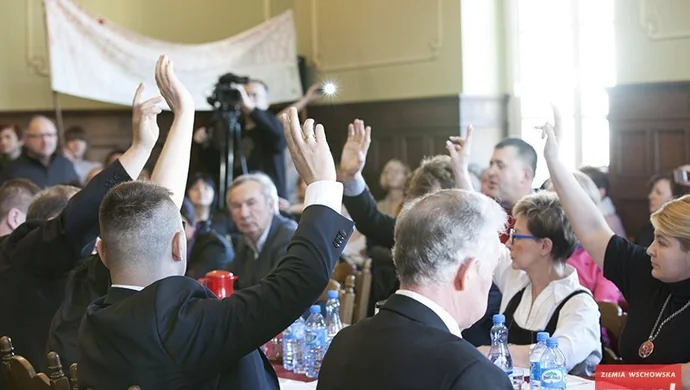 Od 14:00 sesja na żywo