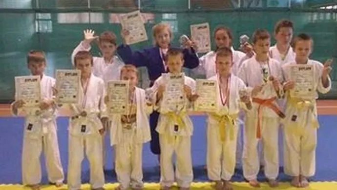 17 medali sławskich judoków