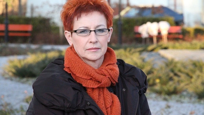 Zniszczone wiaty przystankowe