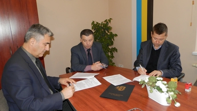 Podpisali umowę na zakup sprzętu do zimowego utrzymania dróg