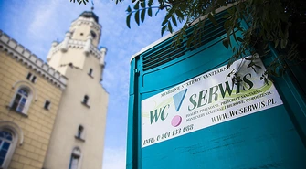 W centrum powiatowego miasta stanął toi toi