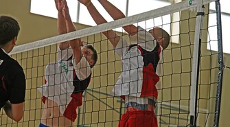 Amatorskie rozgrywki piłki halowej i siatkówki