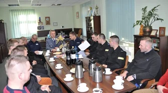 Spotkanie młodych policjantów z Komendantem