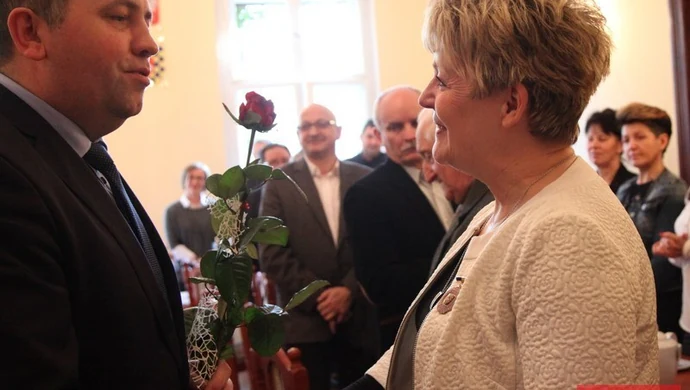 Dyrektor Zespołu Szkół odznaczona za zasługi dla gminy