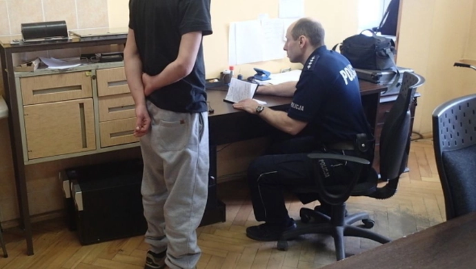 Młodzi mężczyźni podejrzani o handel narkotykami