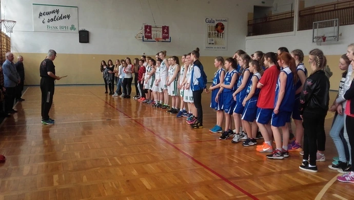 Wicemistrzostwo województwa dla koszykarek Gimnazjum nr 2