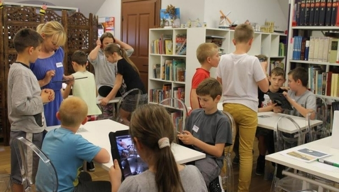 Zabawy z tabletami w bibliotece