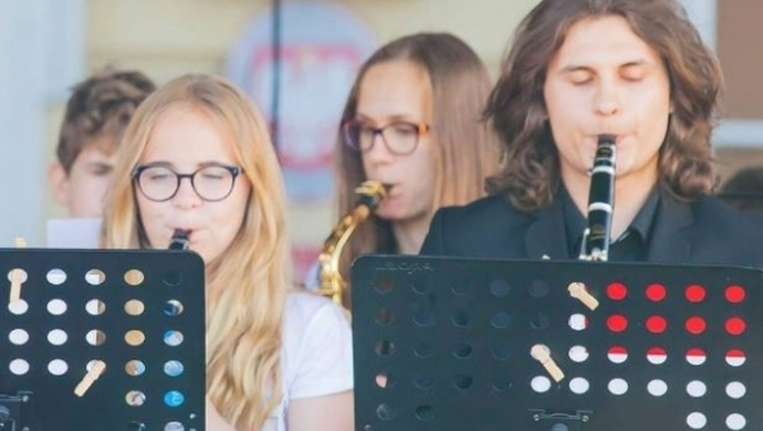 Orkiestry Dęte Szkół Muzycznych na wschowskim rynku
