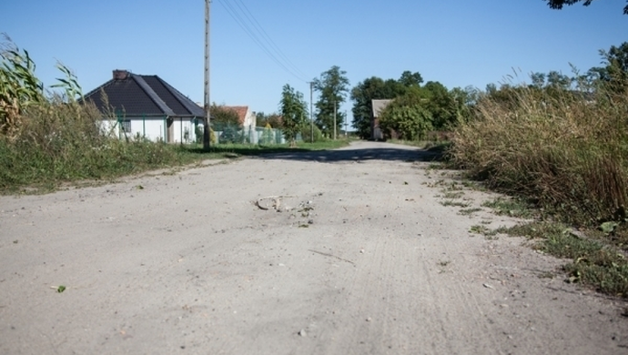 Radne wywalczyły naprawy dróg na wsiach
