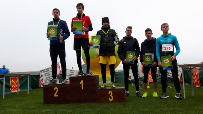 Chłopcy z Gimnazjum Nr 2 we Wschowie na 3 miejscu Mistrzostw Województwa w Biegach Przełajowych.