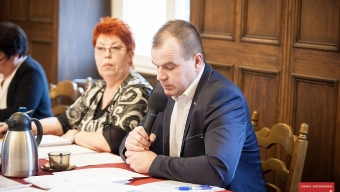 Radny Paweł Giezek informuje o podwyżce wynagrodzenia pani prezes Spółki Komunalnej