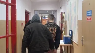 Bili i kopali, bo miał szalik przeciwnej drużyny