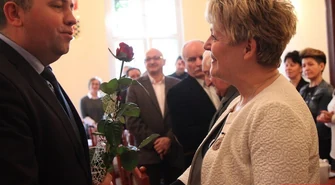 Dyrektor Zespołu Szkół odznaczona za zasługi dla gminy