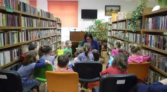 Pani burmistrz czyta dzieciom