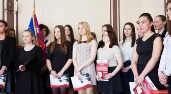 Trzecioklasiści otrzymali świadectwa. Ostatnia prosta przed maturą