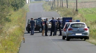 20-latkowie dotkliwie pobili mężczyznę. Zwłoki 37-latka znaleziono we wtorek w rowie
