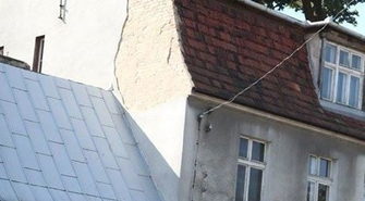 Tynk sam nie odpadł. Interweniowali pracownicy CKiR, pomogła Straż Pożarna