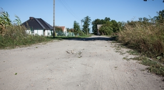 Radne wywalczyły naprawy dróg na wsiach