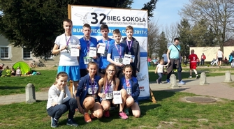 Sukcesy biegaczy z Gimnazjum nr 2 w XXXII Biegu Sokoła
