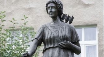 Zbliża się 5 rocznica odsłonięcia pomnika Diany we Wschowie