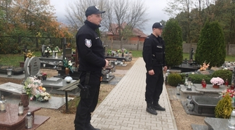 Policja już czuwa. Pierwszy amator cudzych zniczy zatrzymany