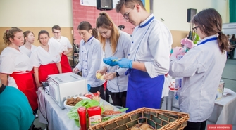 Powiatowe Targi Zawodowe - Spotkanie przedsiębiorców z młodzieżą