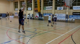 Porażka z liderem i punkty za walkower. WSTK coraz bliżej baraży