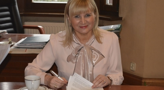 Burmistrz podpisała umowę na wymianę nawierzchni dróg i chodników