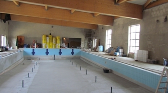 Intensywne prace na budowie pływalni