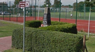 Radna zwraca uwagę na to, co dzieje się wokół pomnika przy Powstańców Wielkopolskich