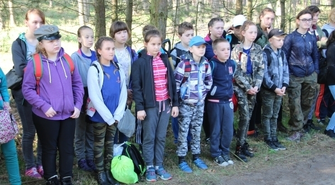 Harcerze wzięli udział w akcji sadzenia lasu