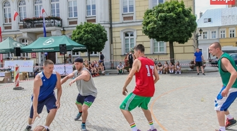 Streetball dla przyjemności, czyli uliczna koszykówka gościła na wschowskim rynku