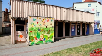 Rozbudzić marzenia. Stworzyli mural podczas plastycznego happeningu