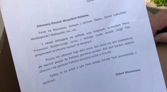 Była trzepaczka i banany na drzewach, teraz koń na biegunach dla prezesa PiS