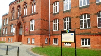 Wyjątkowa sesja Rady Powiatu Wschowskiego w odnowionym budynku liceum 