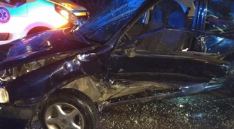 Kolizja samochodu osobowego. Straż apeluje o ostrożność