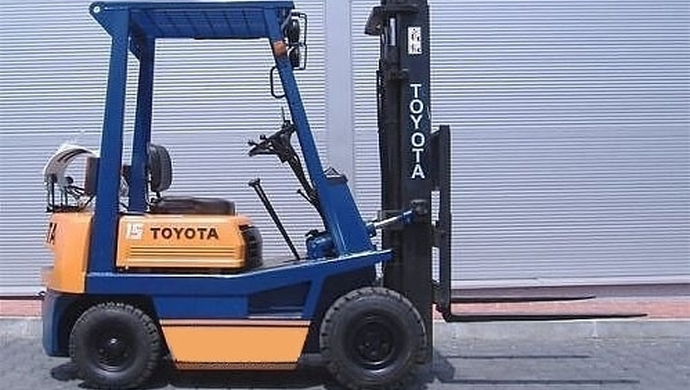 Planujesz zakup używanego wózka widłowego? Sprawdź na co zwrócić uwagę.