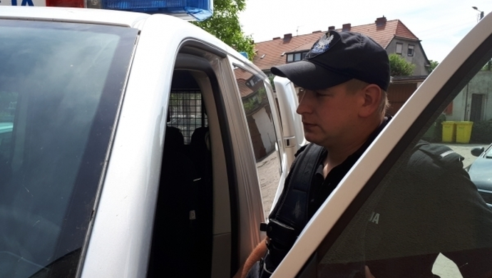 Kłęby dymu i palące się przedmioty. Nietrzeźwy palacz pracował przy rozgrzanym do czerwoności piecu
