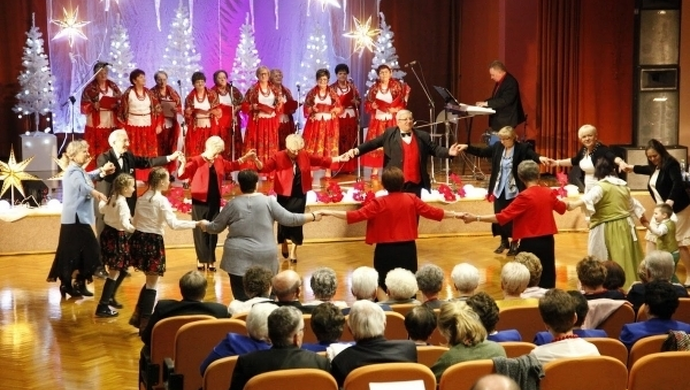 Seniorzy zawładnęli Domem Kultury w Górze