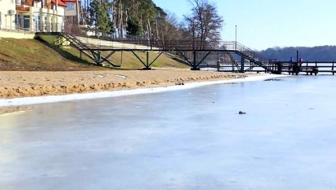 Kilkanaście metrów w jezioro. Atrakcje nowej, sławskiej plaży